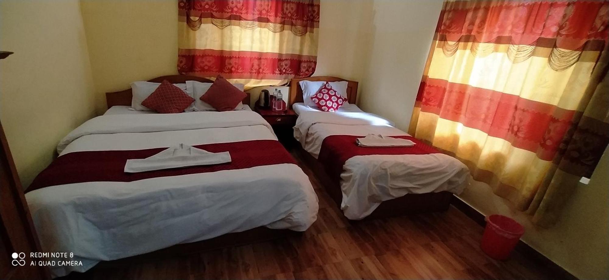 Hotel Plaza Nepal Pokhara Kültér fotó